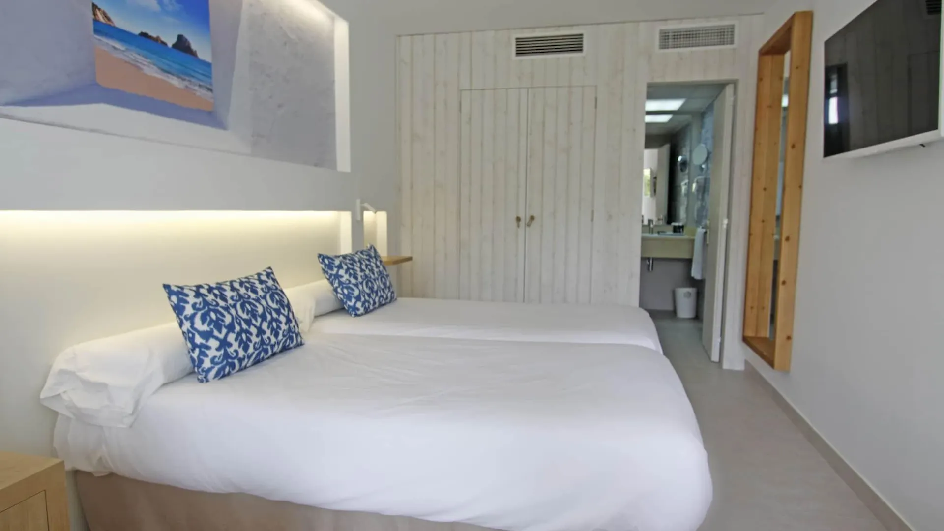 Bg Portinatx Beach Club Hotel
